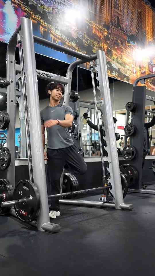 Smith machine row tips for better back training