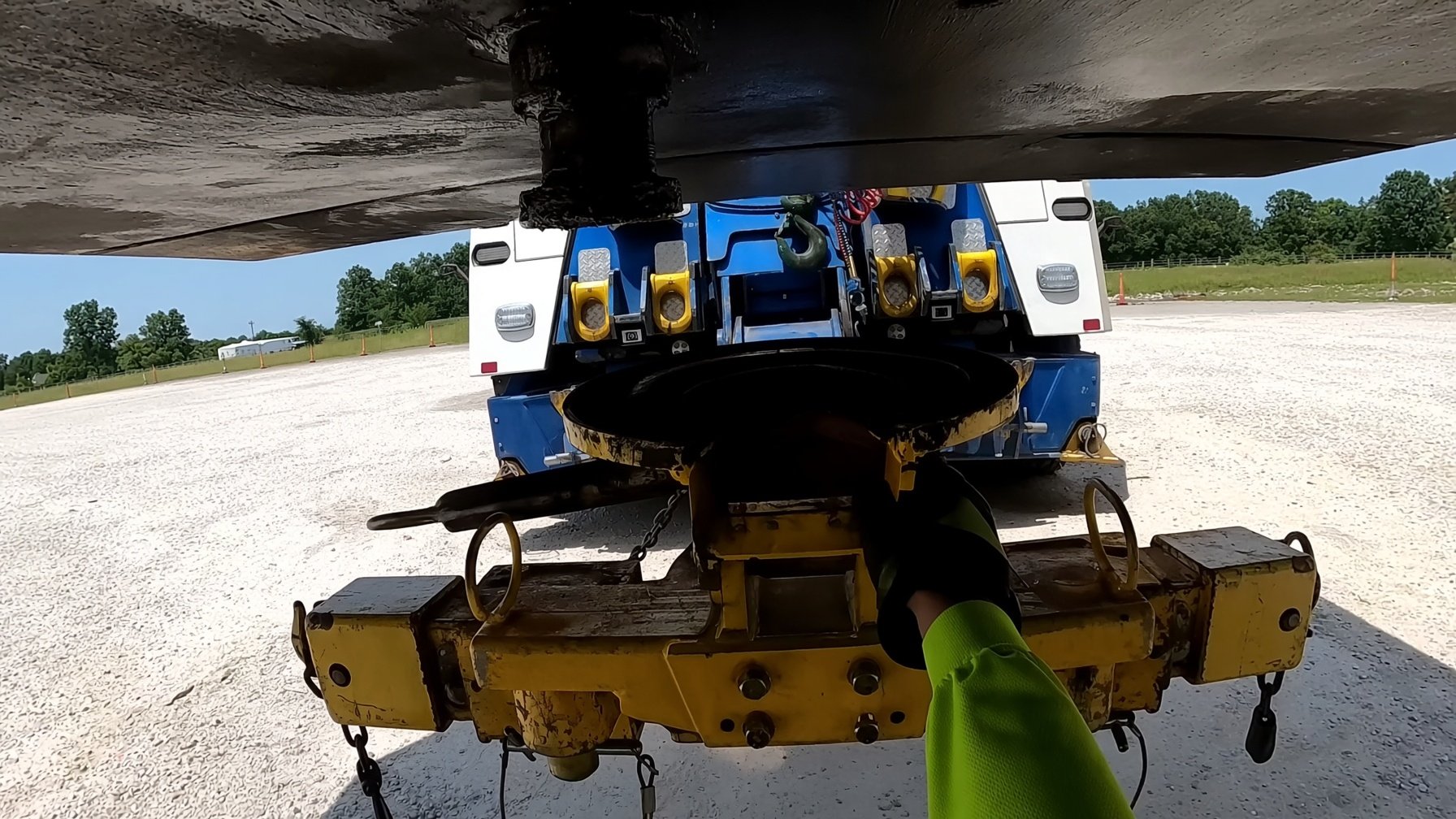 Scale house shutdown: Broken trailer recovery
