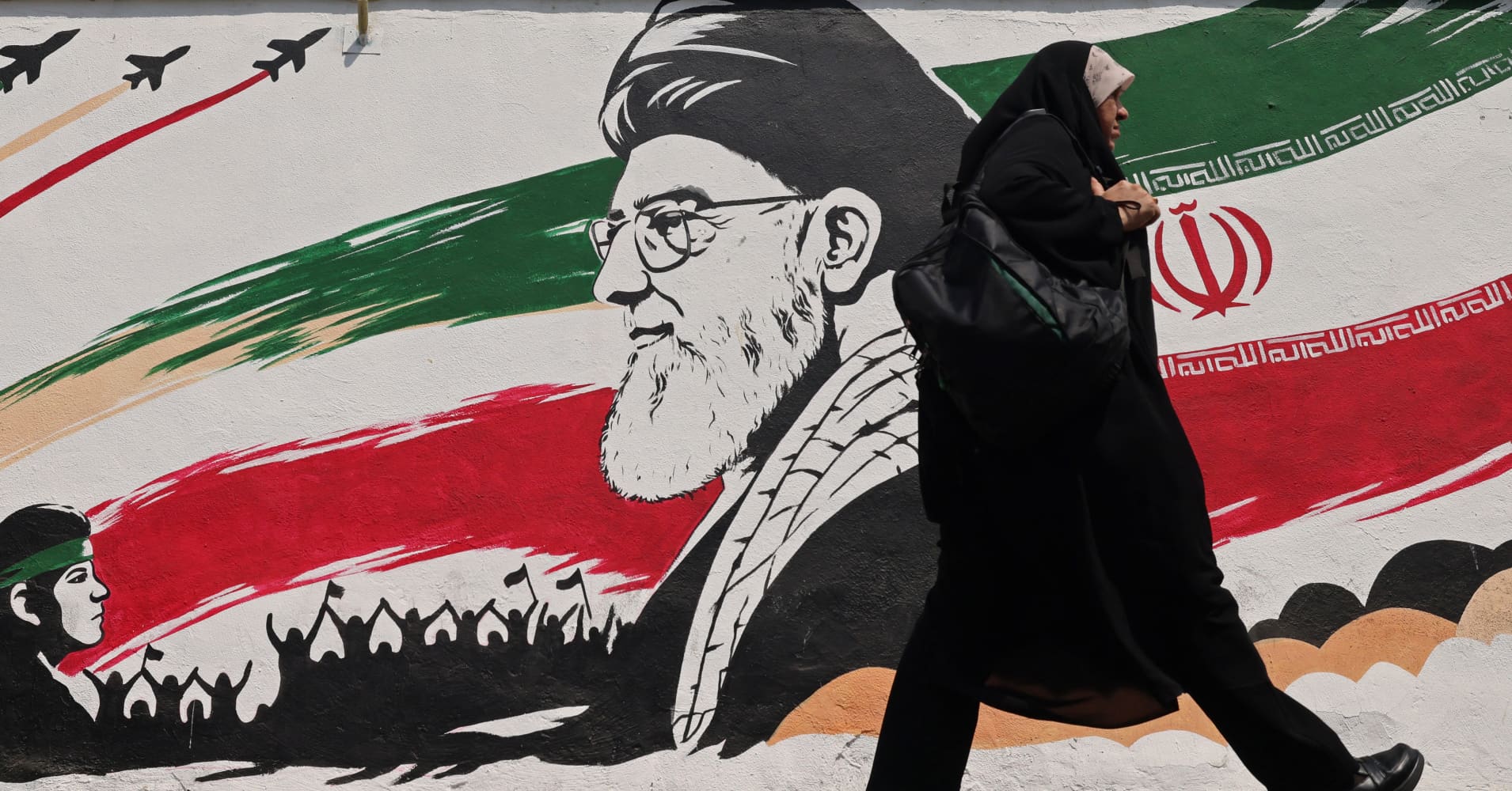 Iran reportedly says it can reopen Strait of Hormuz within 7 days if US eases military pressure