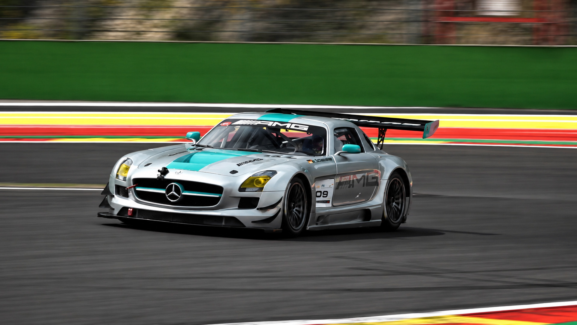 The SLS AMG GT3 brings pure racing sound to the track