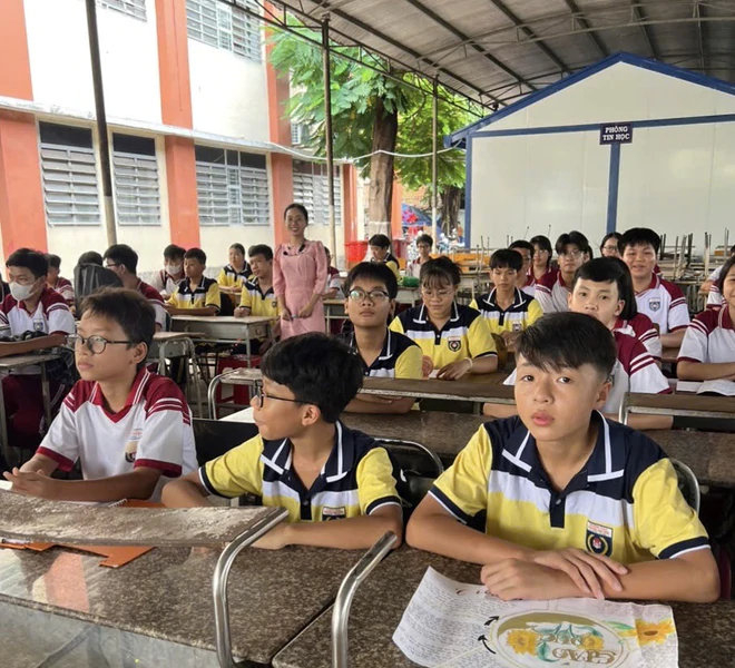 Siêu trường 5.000 học sinh ở TP.HCM thiếu 50 giáo viên, phải ghép lớp