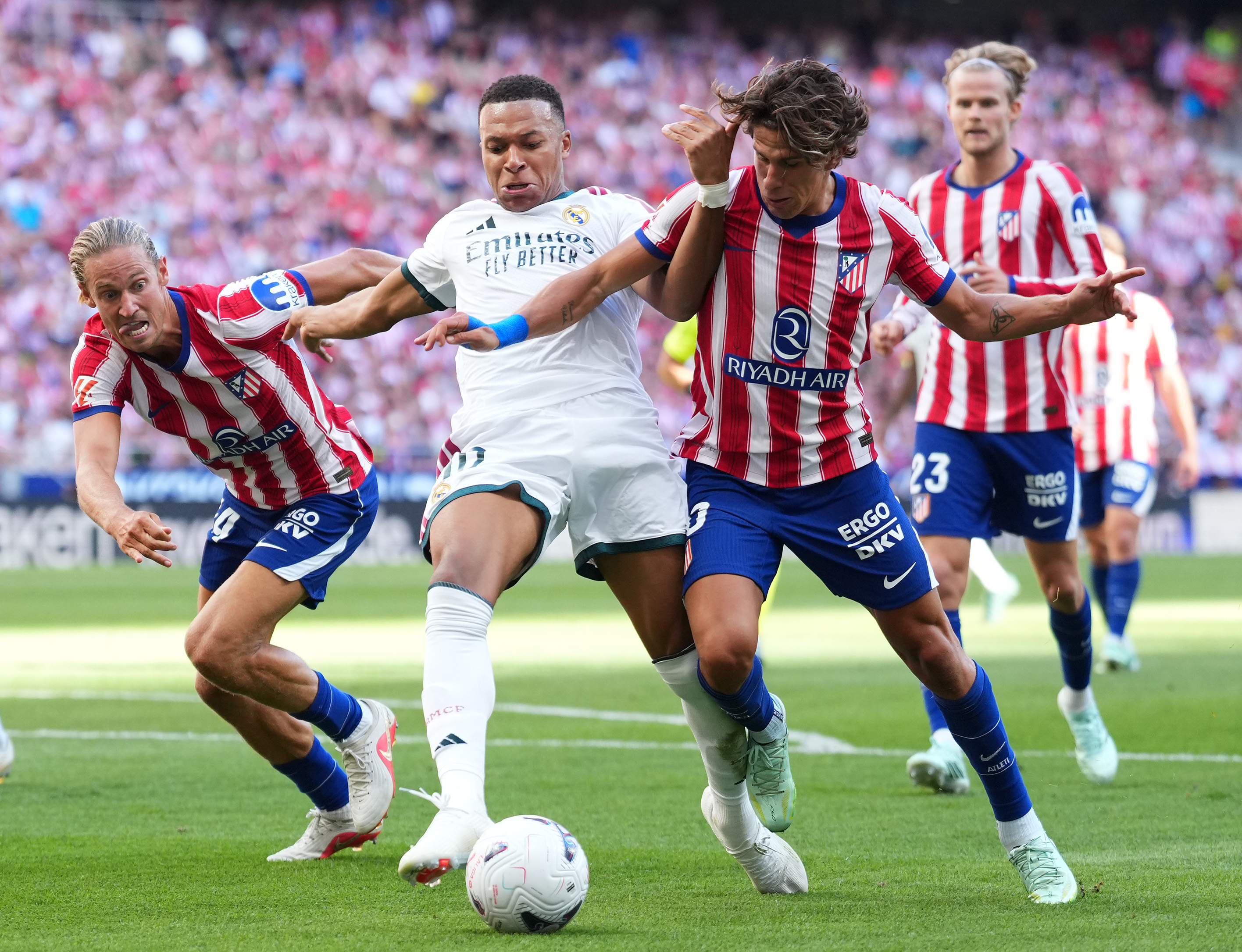 🗞️ Les unes du jour : un derby sans fin, « le théâtre de Mourinho