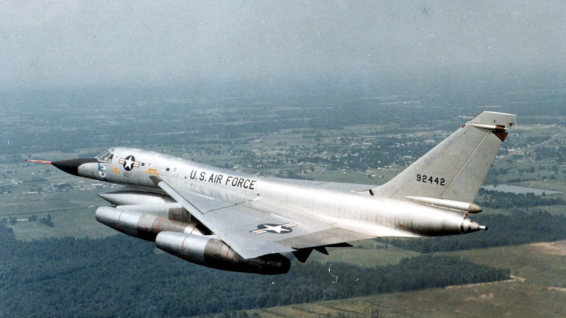 This Cold War bomber set 19 speed records - but it was too expensive to ...
