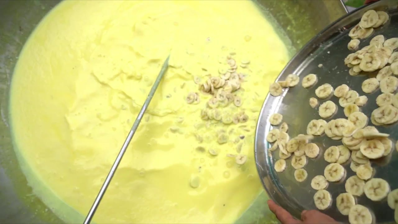 Village granny makes a refreshing sago fruit drink in just 3 minutes