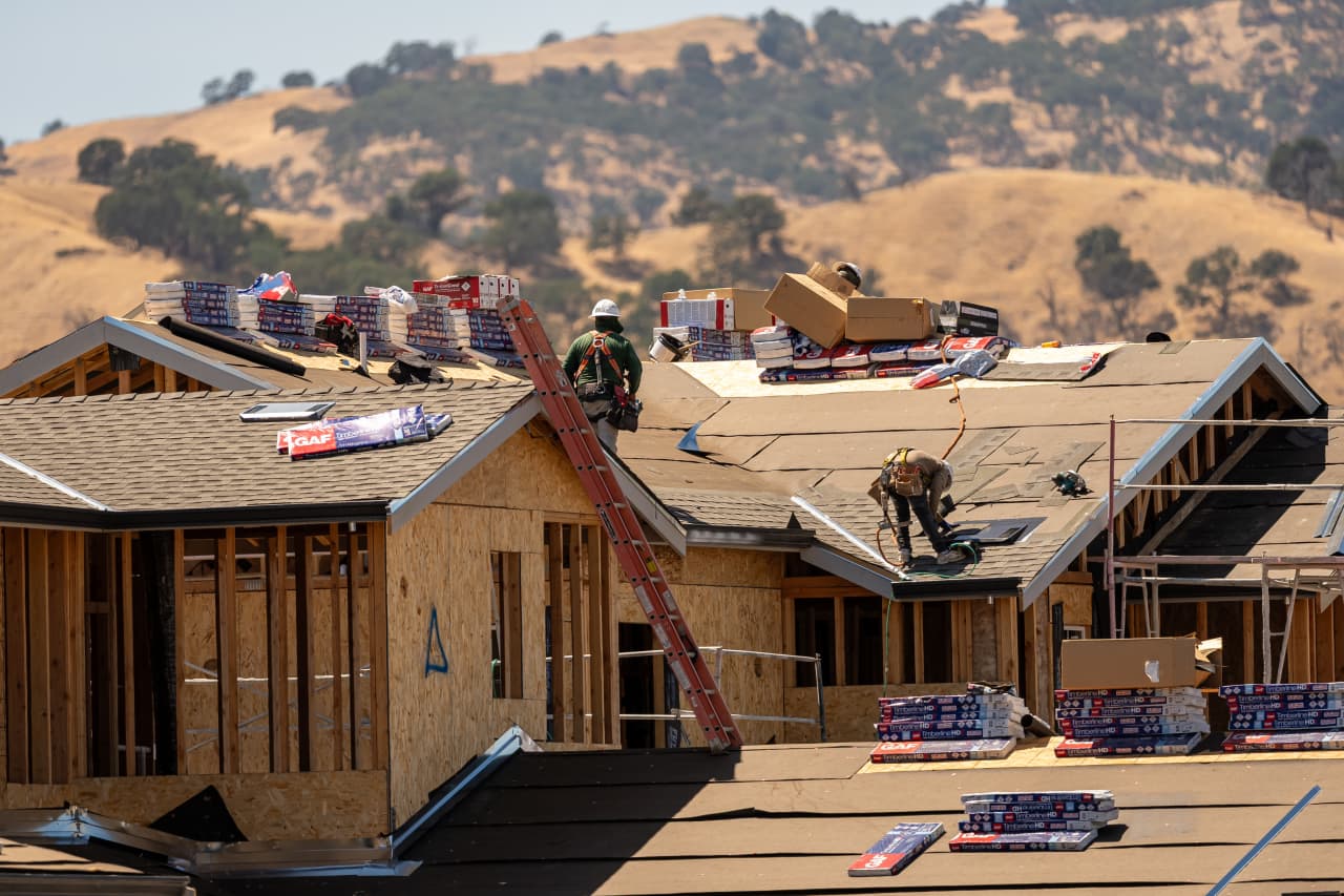 Lennar stock is depressed. Why Berkshire Hathaway is piling in.