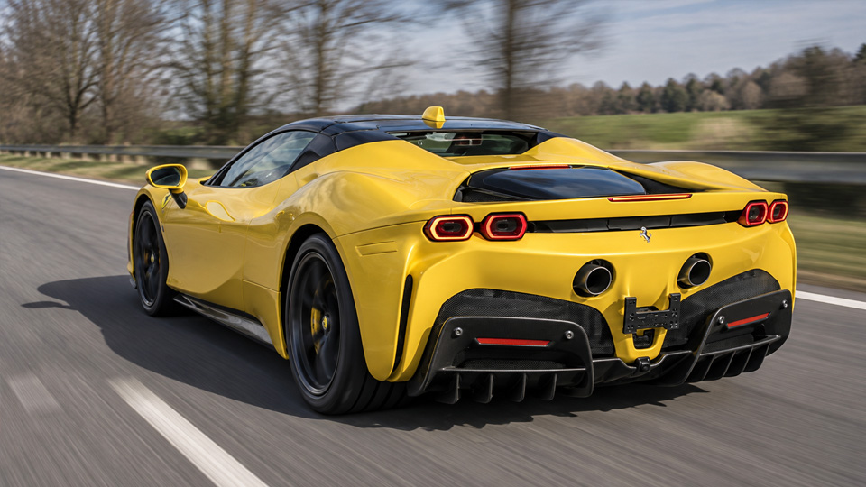 Ferrari SF90 Spider roars through hard accelerations