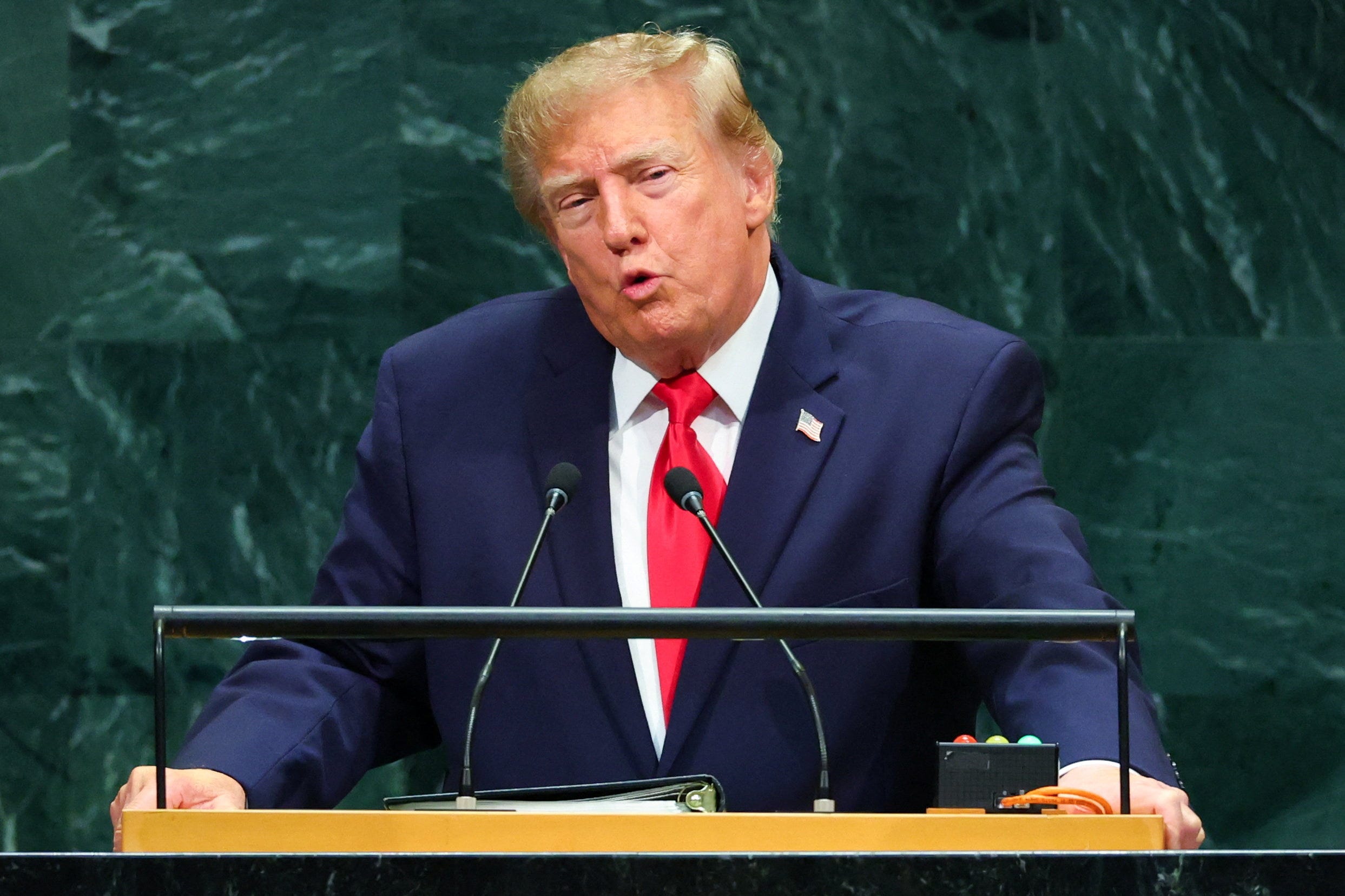 Trump champions oil deal at UN as ICE cracks down on Venezuelans
