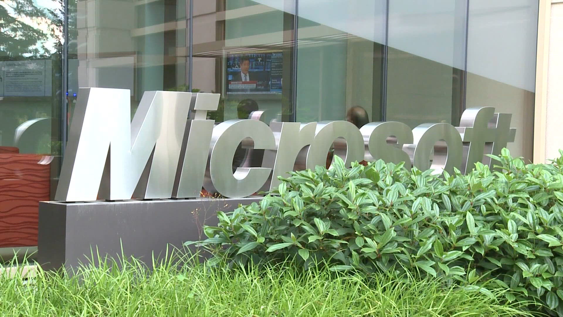 Microsoft cutting hundreds of Xbox jobs