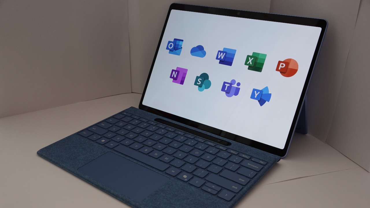 Microsoft is switching off the Calendar, People and Files apps on ...