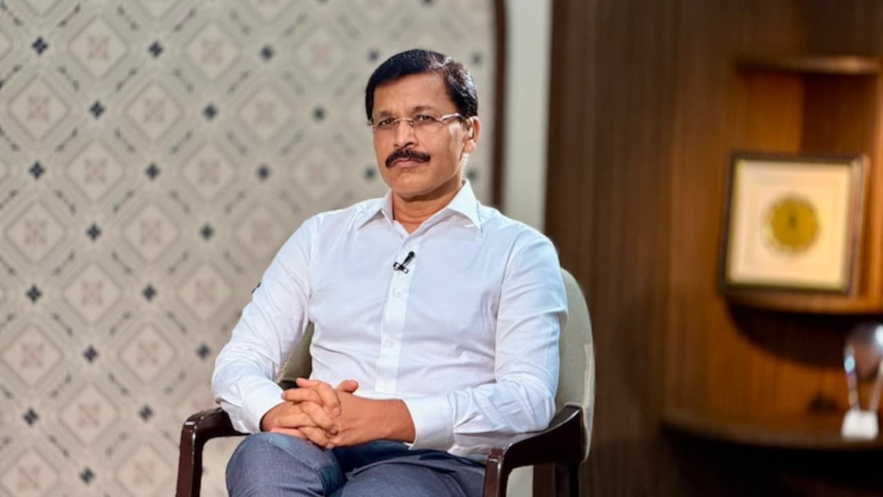 Tukaram Mundhe strikes: Banned food stock worth Rs 2,48,500 seized in ...
