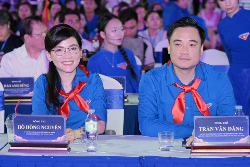 Bí thư Trung ương Đoàn Hồ Hồng Nguyên dự Trung thu ở Bắc Ninh