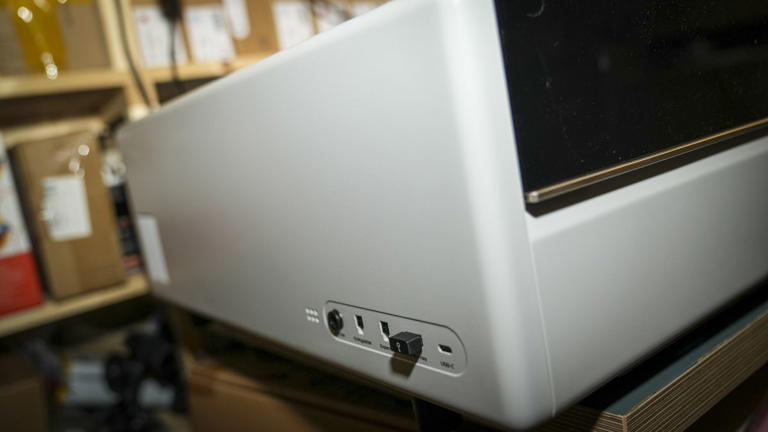 I tested the Bambu Lab R1, and it makes complicated laser engraving ...