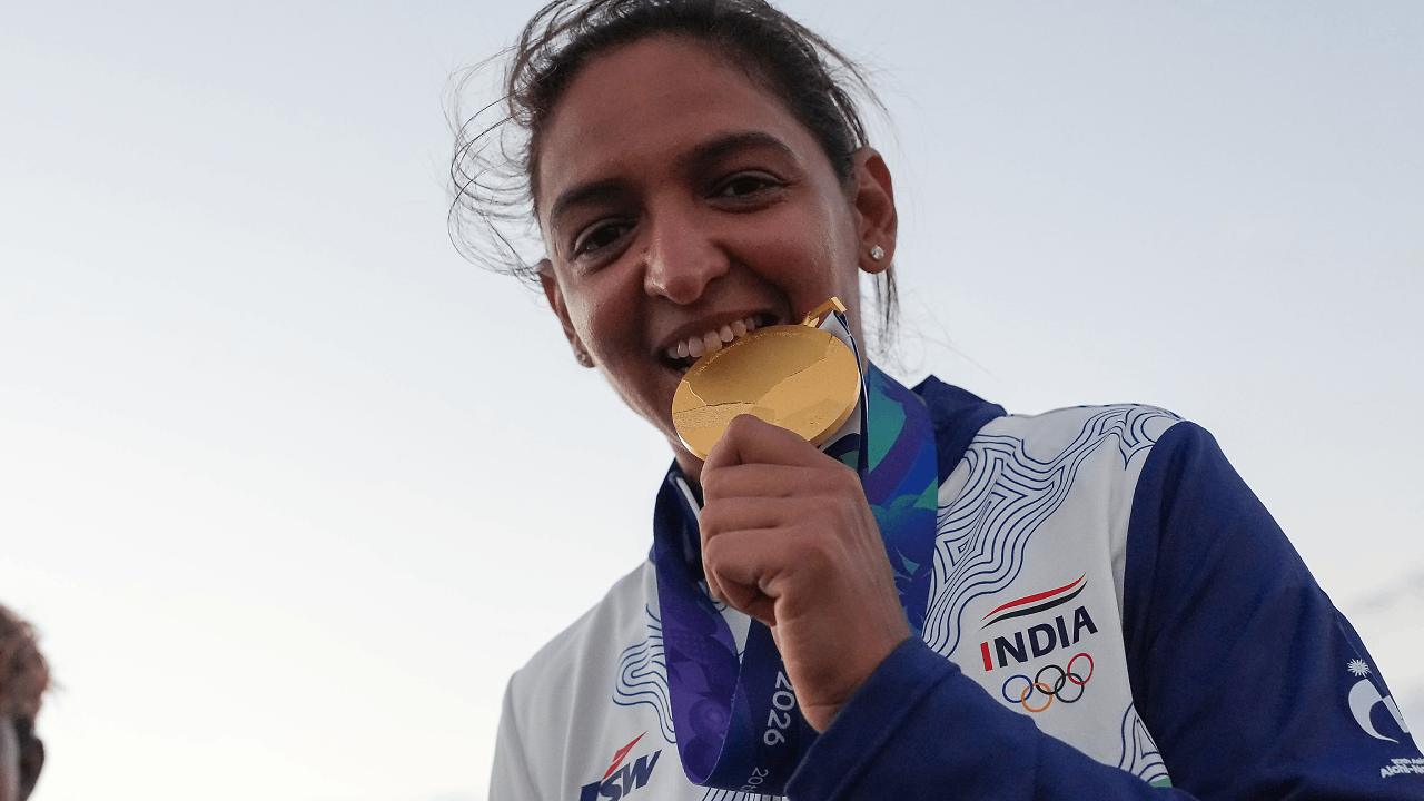 HARMANPREET KAUR MAKES HISTORY! BREAKS MS DHONI’S WORLD RECORD