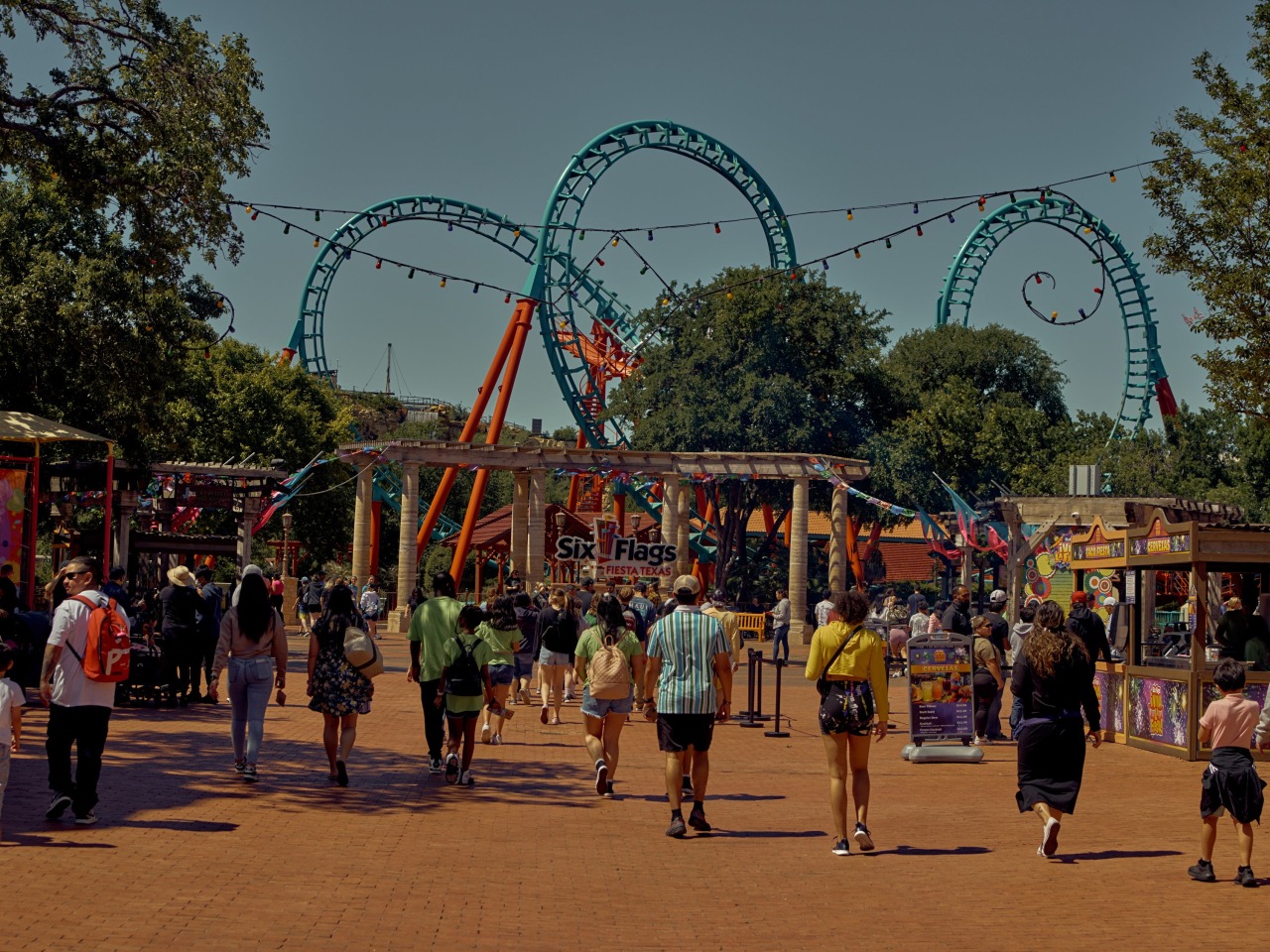Activist Jana Partners urges Six Flags to explore sale
