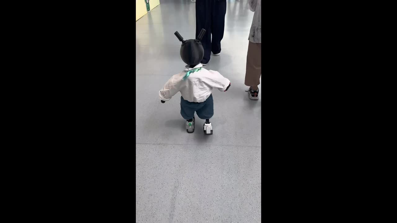 Mini Pi humanoid robot shows off its tiny steps in Beijing, China