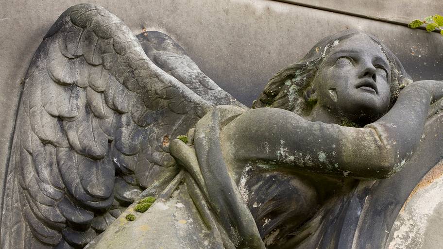 The hidden meaning behind winged skulls on old gravestones