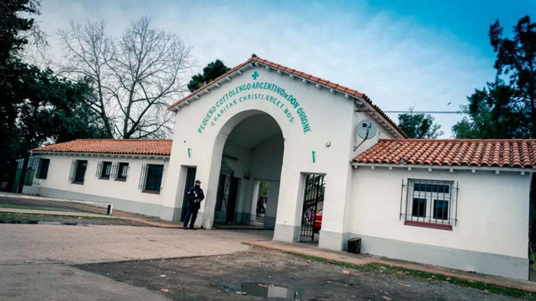 En Claypole . Inspirado en su paisano José Benito Cottolengo , Orione fundó la Pequeña Obra de la Divina Providenci a, hoy extendida por diversos países.