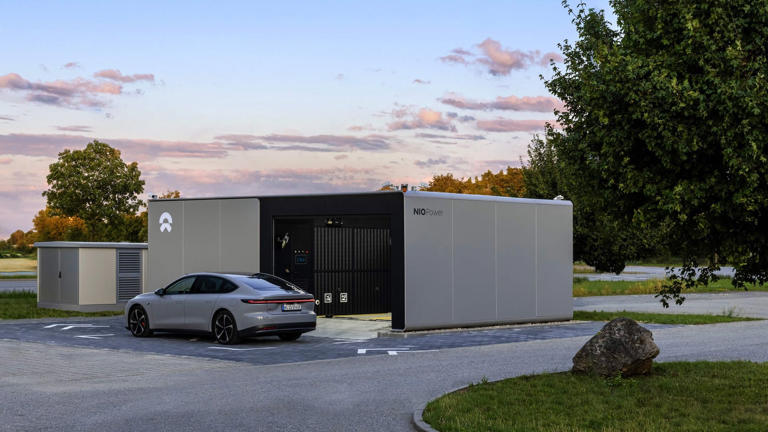 2 huge EV companies are teaming up to make automated battery swapping ...