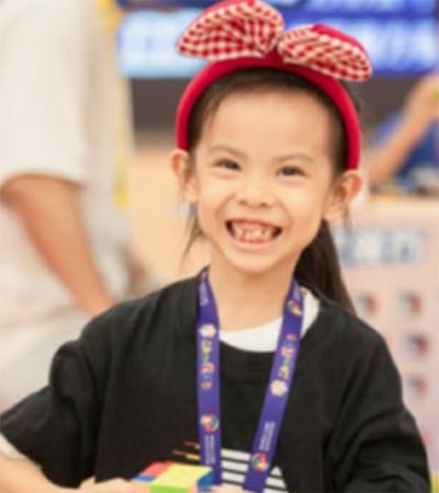 Six-year-old Chinese girl sets world record with Rubik's CubePublished ...