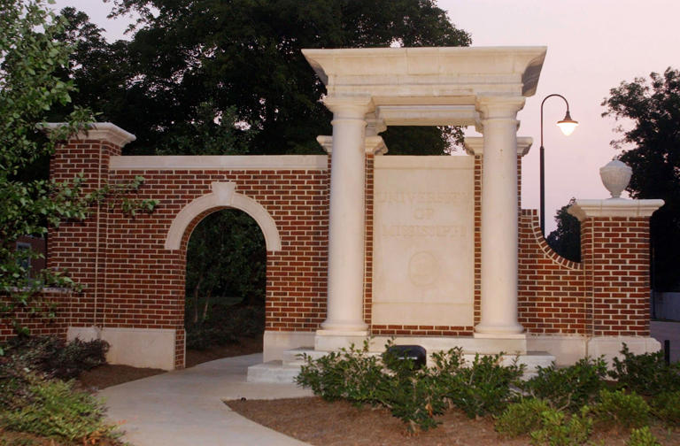 Clerk pleads not guilty to drug charge tied to Ole Miss students' deaths