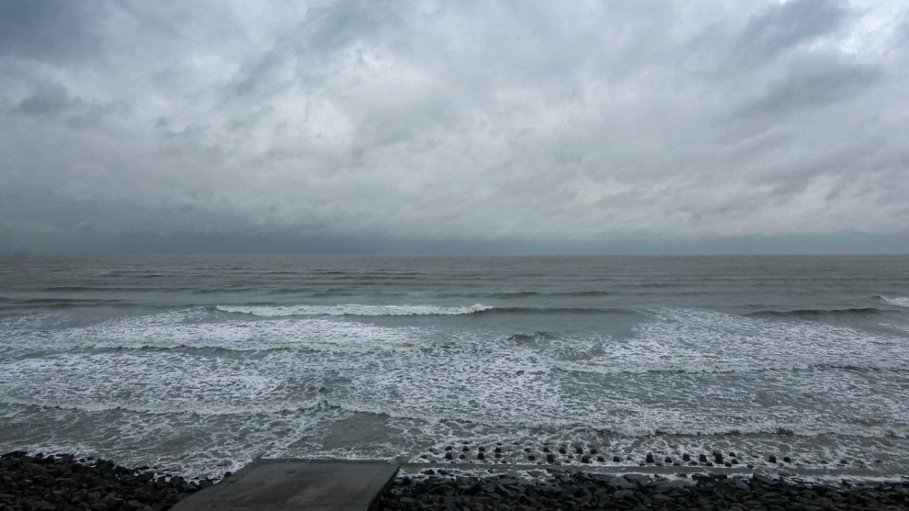Cyclone Arnab brewing over Bay of Bengal, heavy rain alert for Kolkata ...