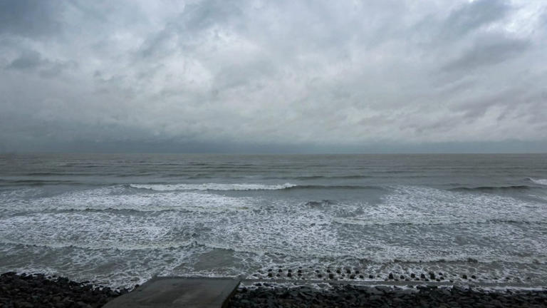 Cyclone Arnab brewing over Bay of Bengal, heavy rain alert for Kolkata ...