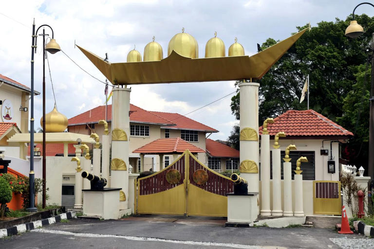 Negri royal row: Tunku Nadzaruddin leaves Undang of Sungei Ujong’s ...