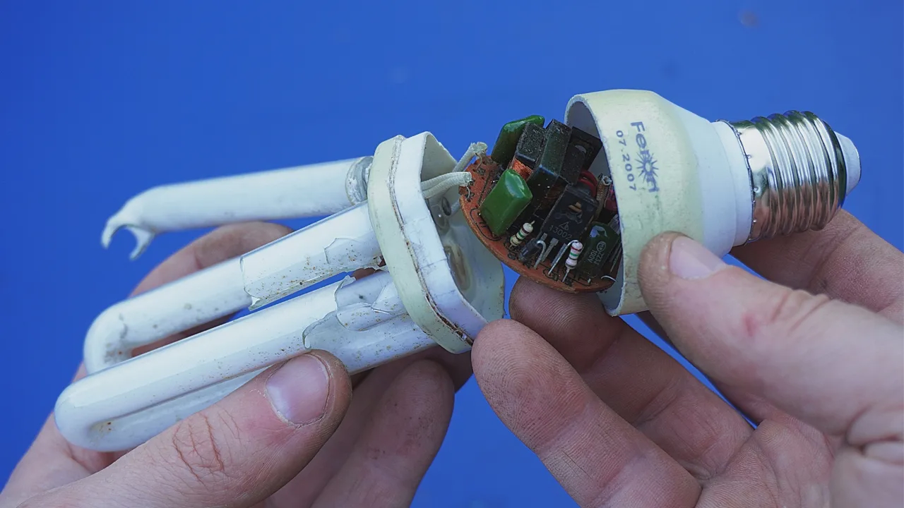 Using an old CFL bulb for a brilliant DIY hack!