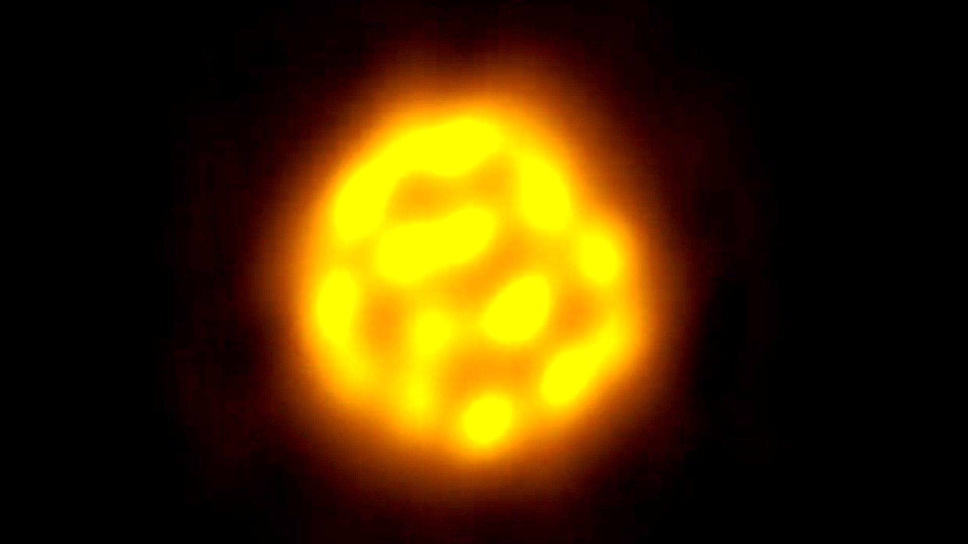 Astronomers capture distant red giant with boiling, bubbly surface