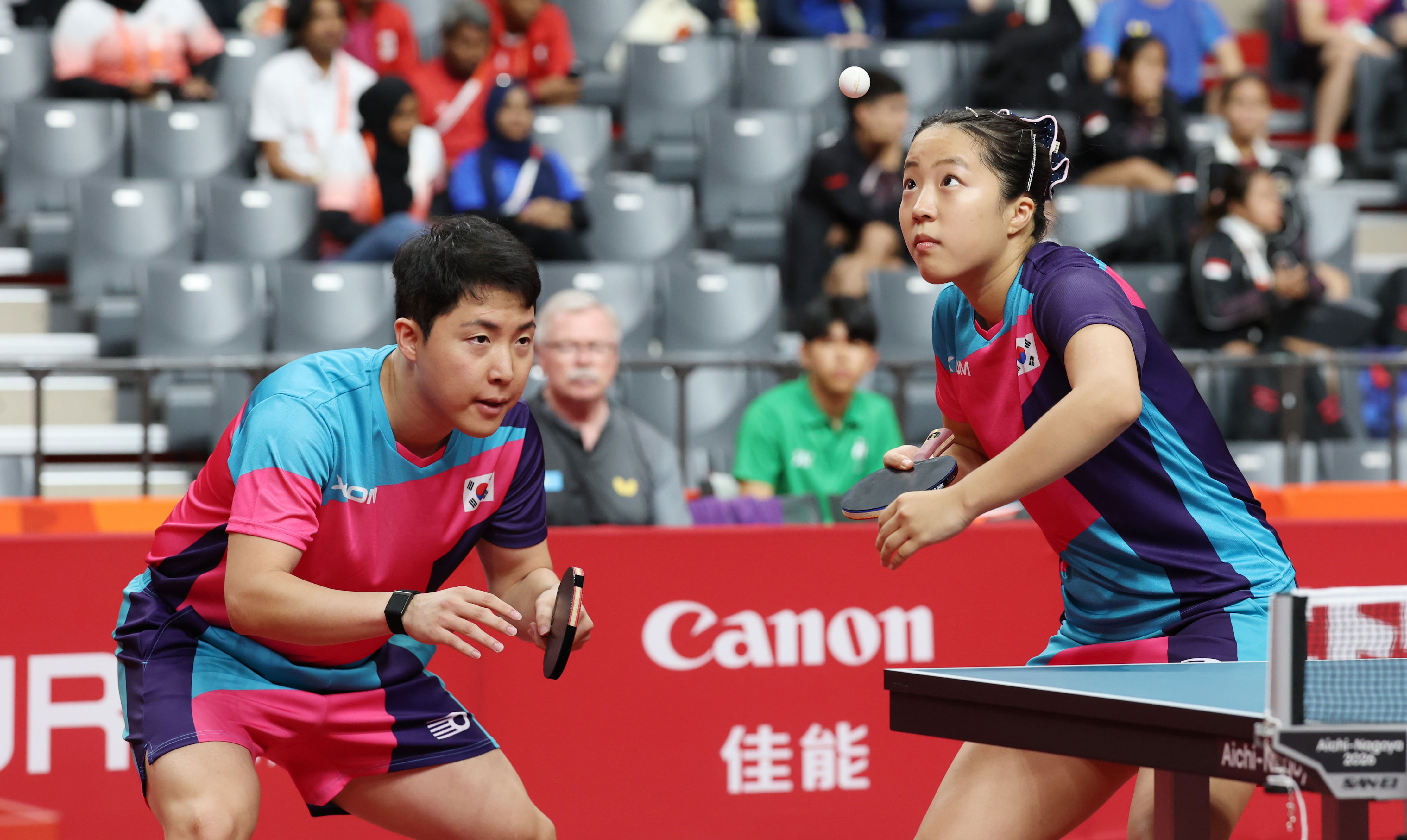 World No. 1 pair cruises past Kazakhstan in 17 minutes