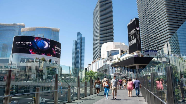 Las Vegas tourists take risks as pedestrian bridge closures force detours