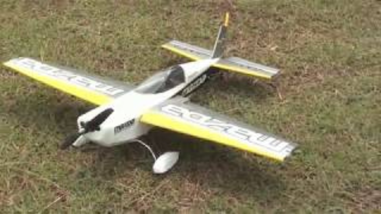Building an extra 300 RC plane from start to finish