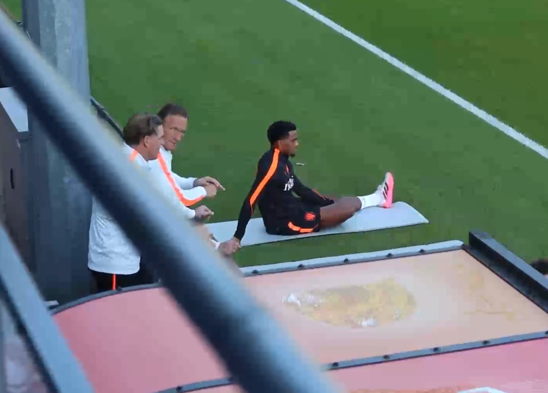 ¿Recaída por lesión? ¿Por qué Jurrien Timber, estrella del Arsenal, se perdió el entrenamiento de la selección holandesa?