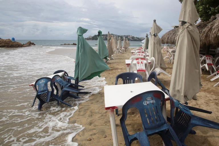 A ressaca provocada por Polo começou a causar problemas nas praias de Guerrero