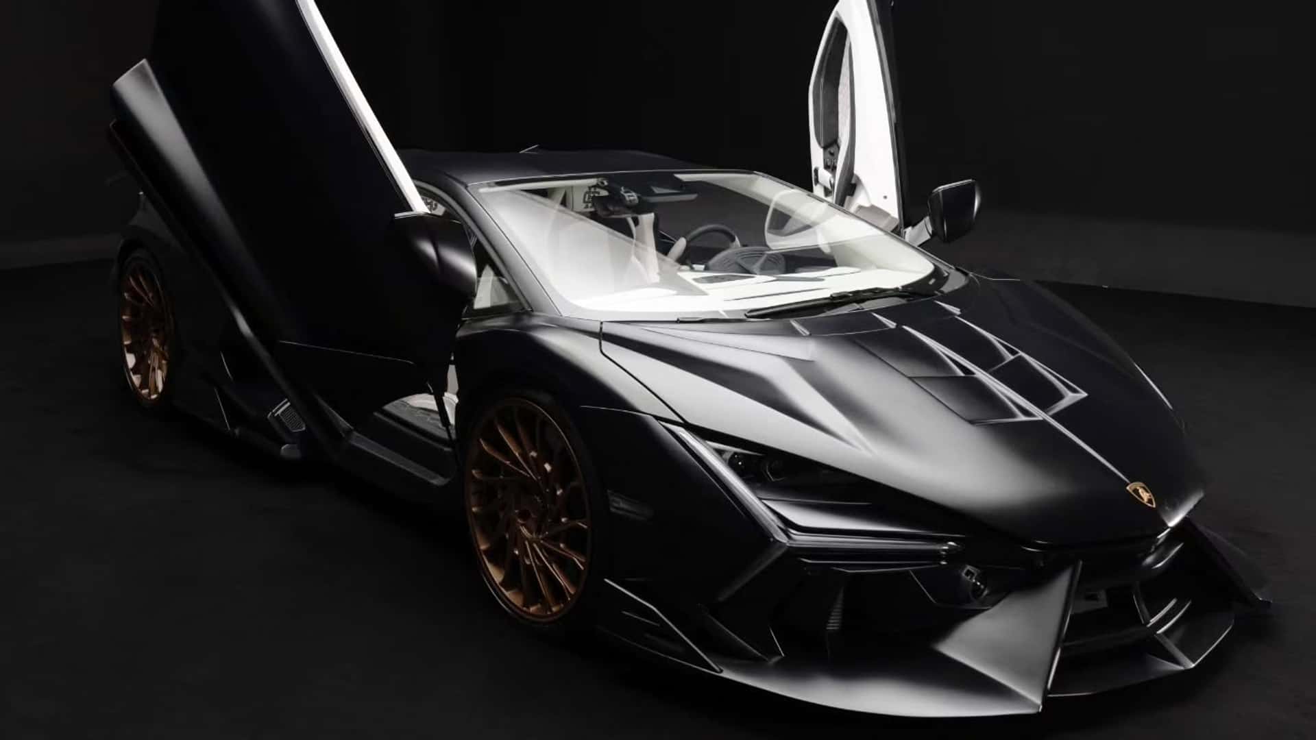 This 1,001-HP Lamborghini turned into a dark knight