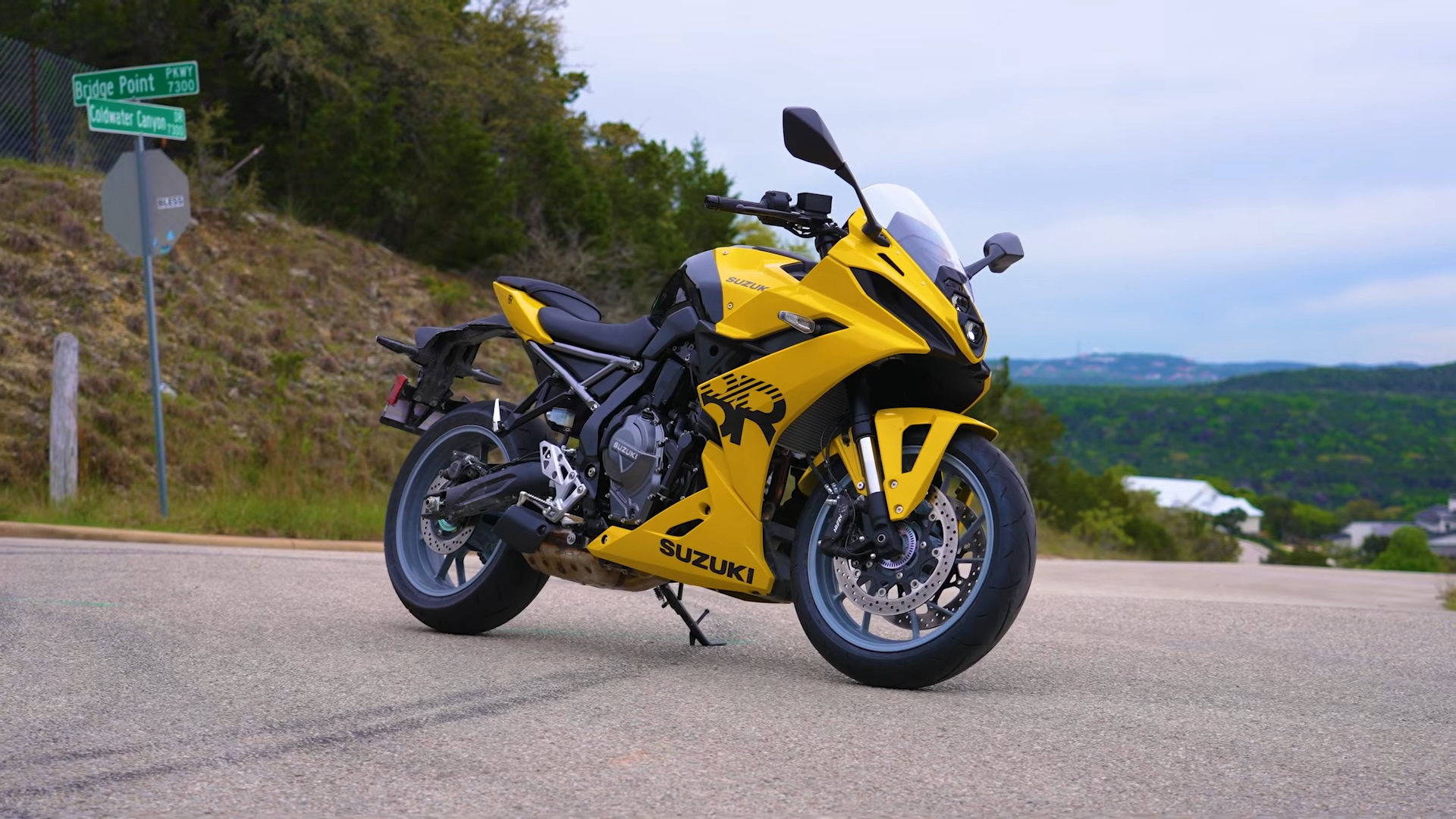 This is why the Suzuki GSX-8R is humiliating the Kawasaki Ninja 650