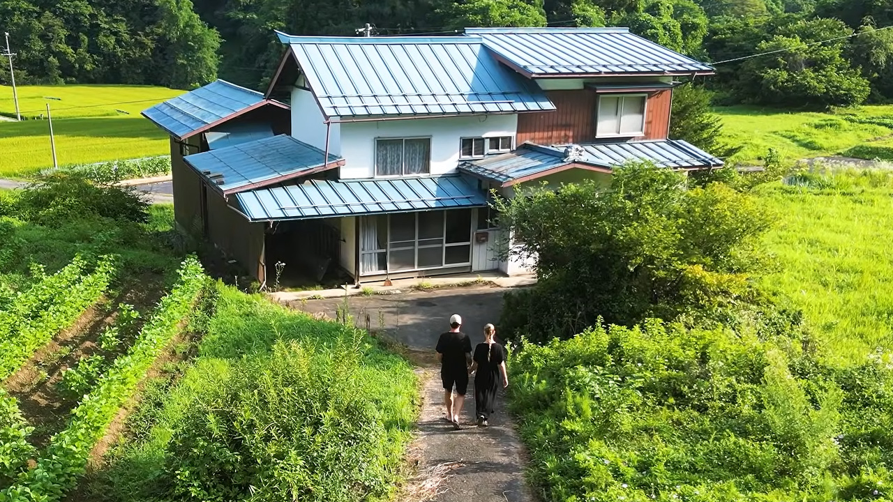 Buying an abandoned farmhouse in rural Japan for $22,000!