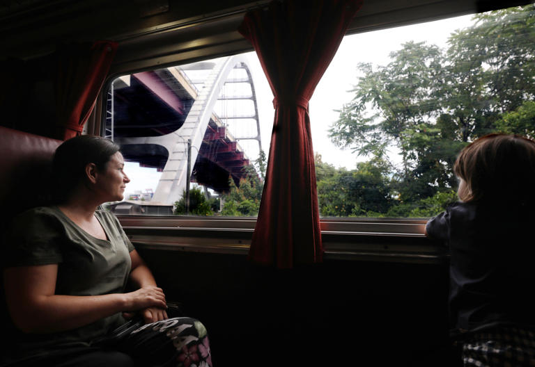 Where to book a 2026 fall foliage train ride in Tennessee, nearby