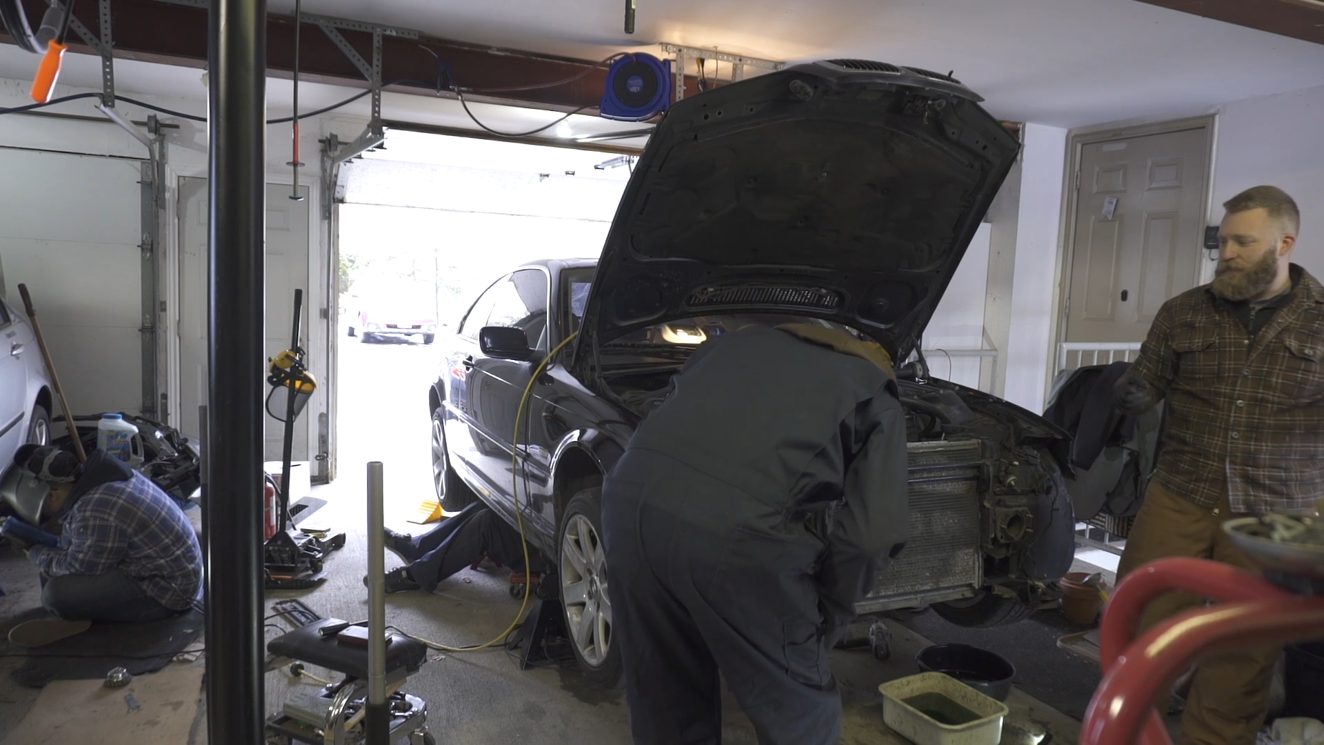 Removing the E46 BMW engine for a track build