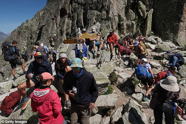 France bans day trippers from Mont Blanc trail in crack down on 'nose ...