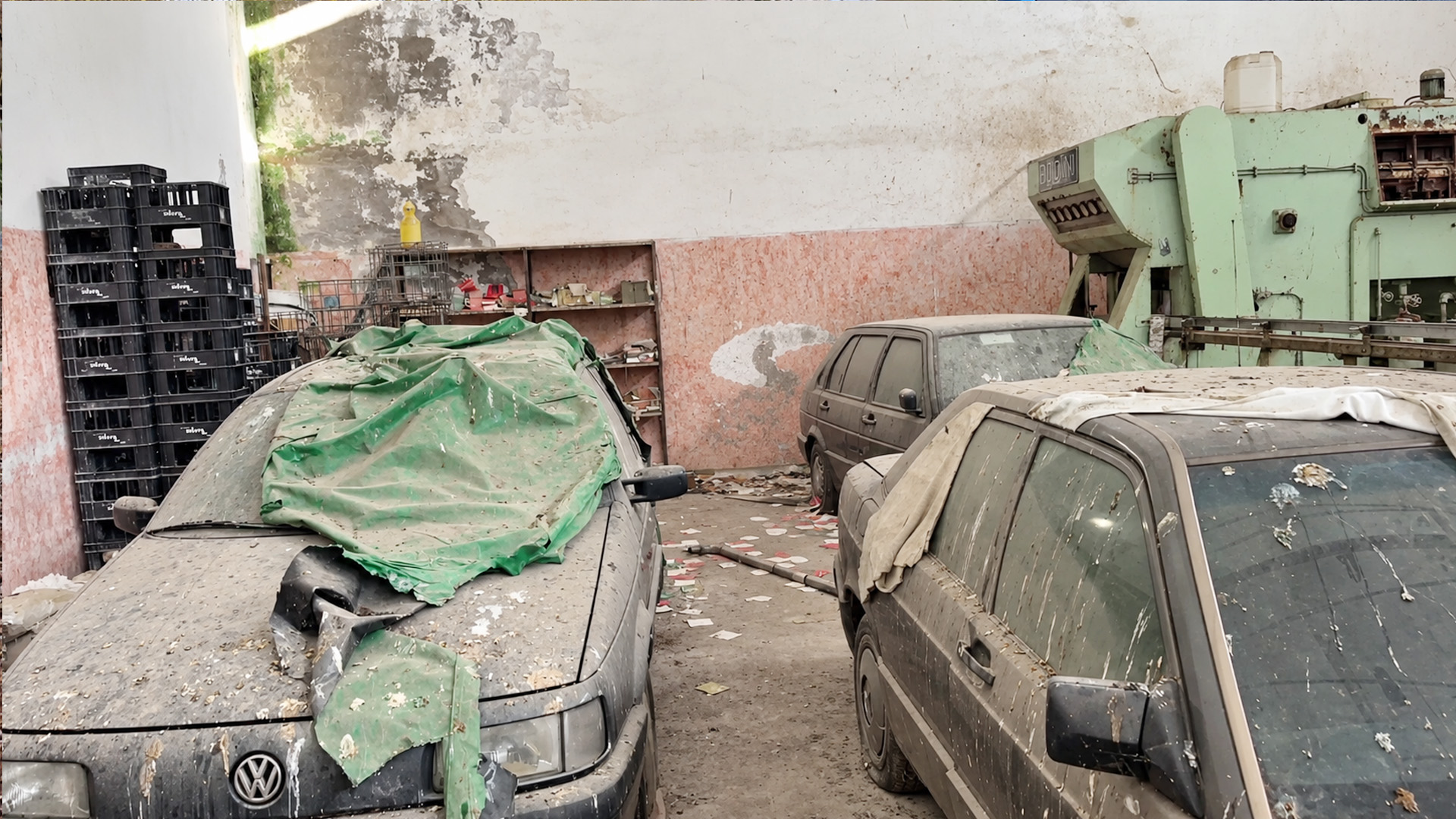 Exploring a huge classic car collection hidden at an abandoned mansion
