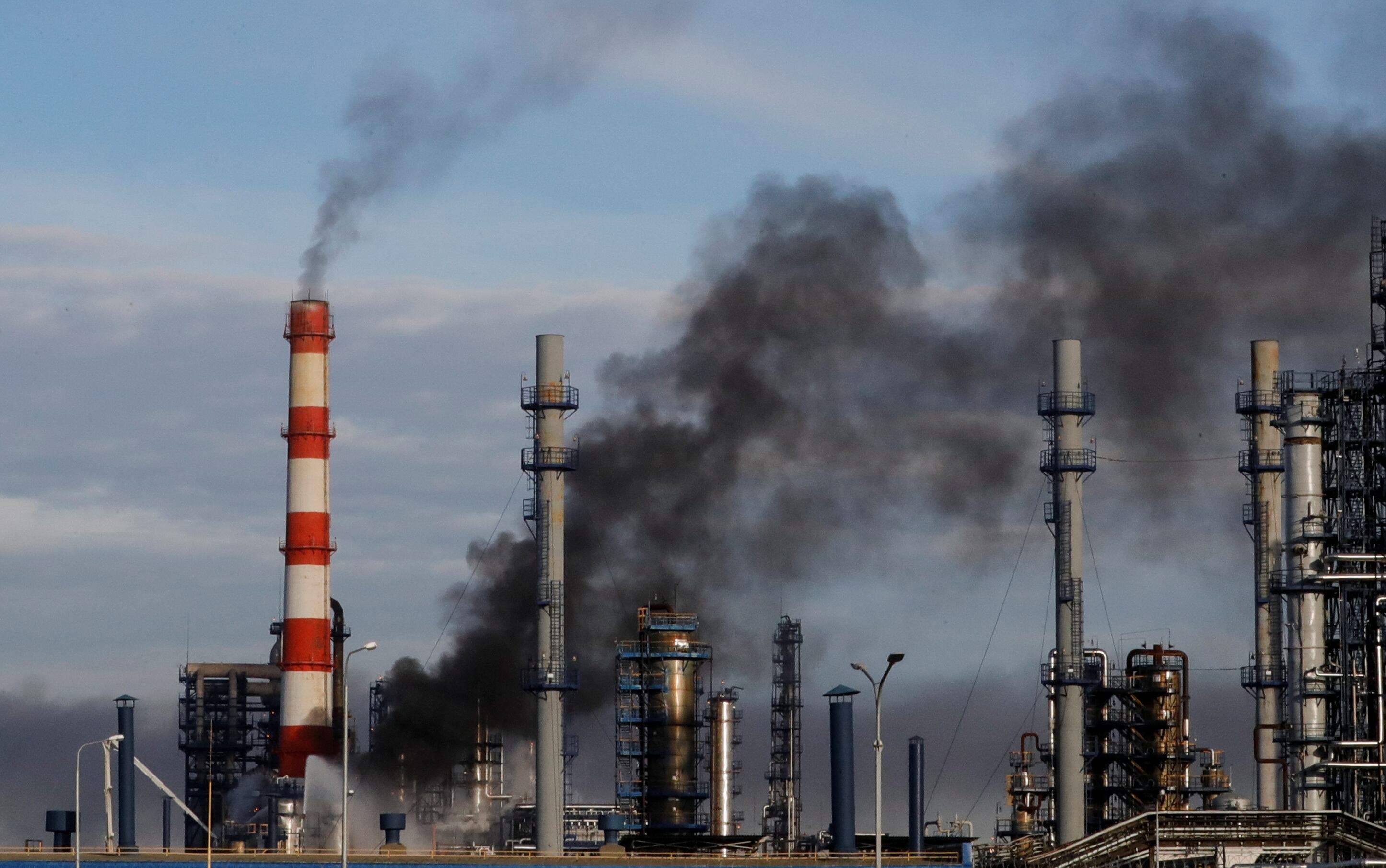 Ukrainian drone strikes push Russian refining to 20-year low