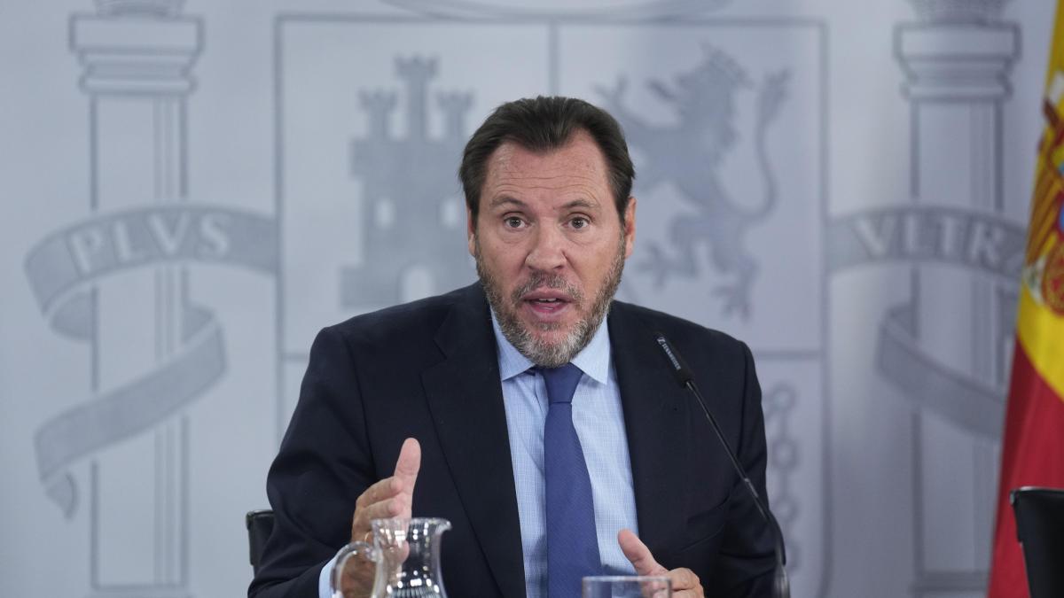 Abascal defiende al PP contra Puente: «Has matado a 45 en Adamuz»