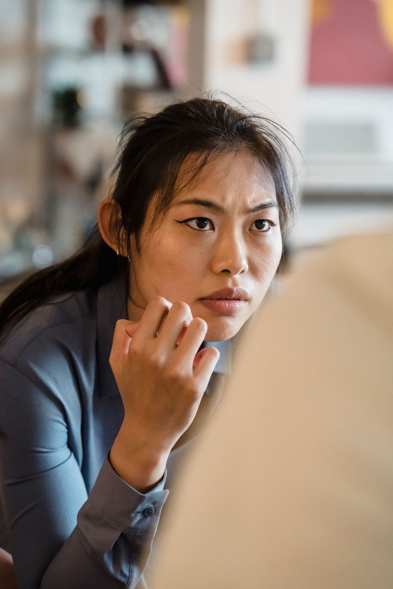 8 adult habits that may develop after growing up with unpredictable parents