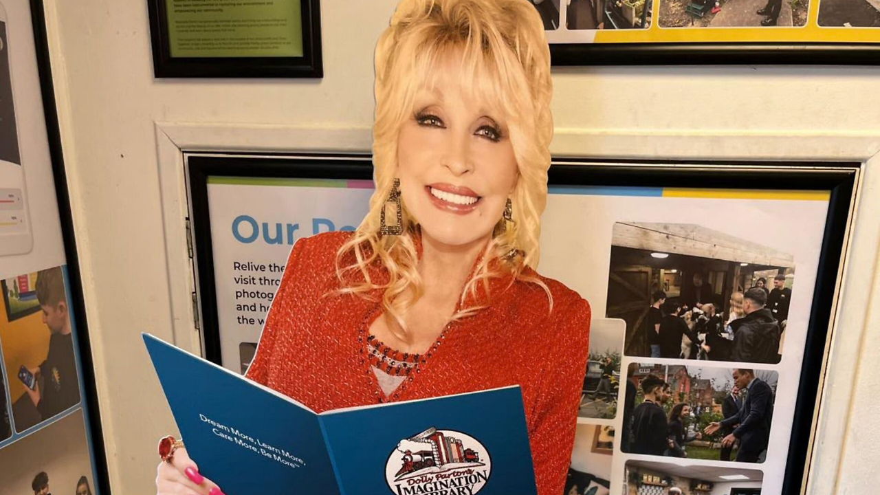 Dolly Parton’s free book programme set to expand across London
