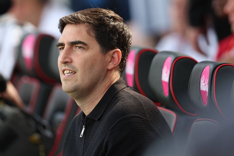 Andoni Iraola recibe un impulso, ya que el entrenador del Liverpool tendrá que trabajar más con 12 estrellas.