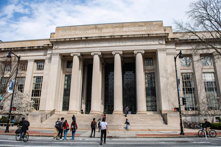 MIT claims top spot in new US News college rankings