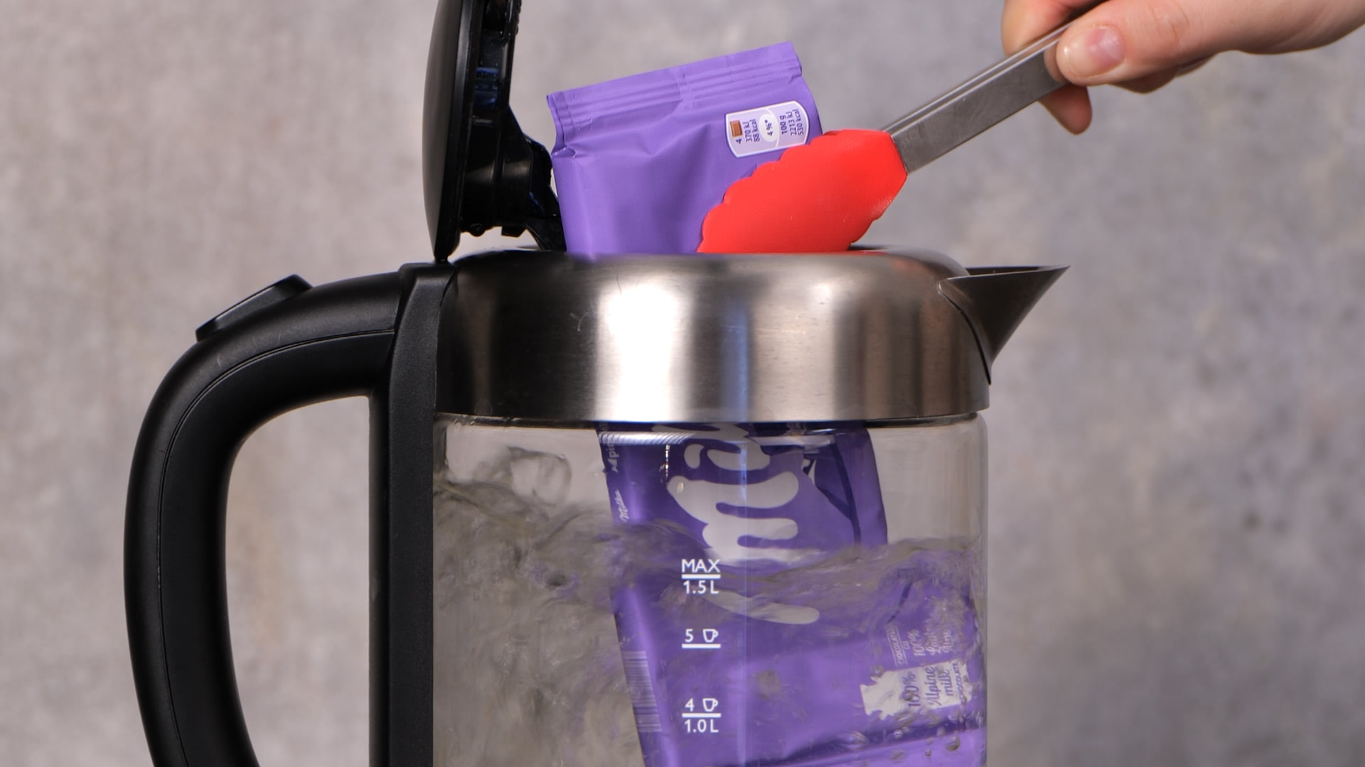 Cooking can be really easy with these amazing kitchen hacks!