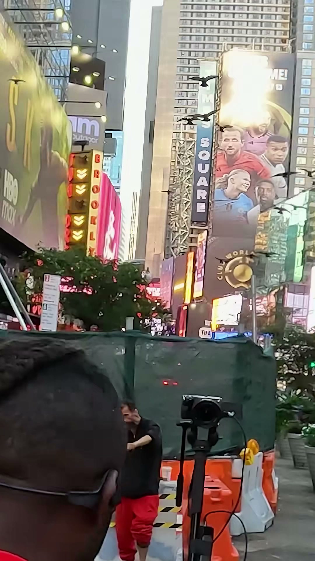 The crowd is speechless when random white guy sings Beyonce