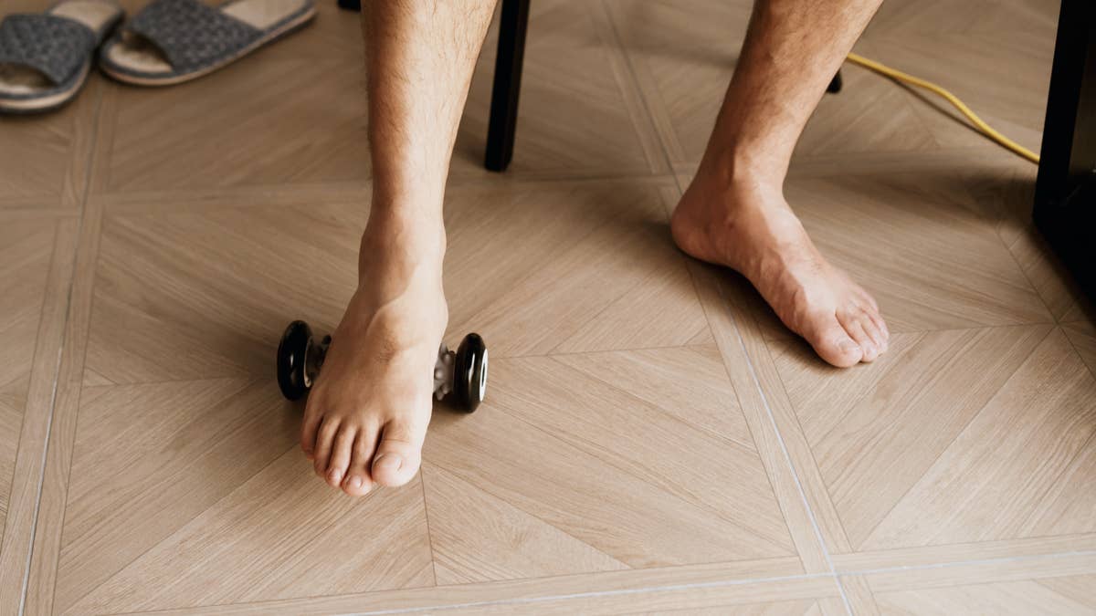 Podiatrist shares a simple two-step warmup routine to prevent plantar ...